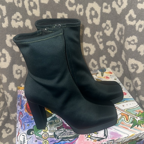 Jeffrey Campbell Arcadia Forest Green Neoprene Booties New 🆕 & Never Worn 😍 - Picture 4 of 17